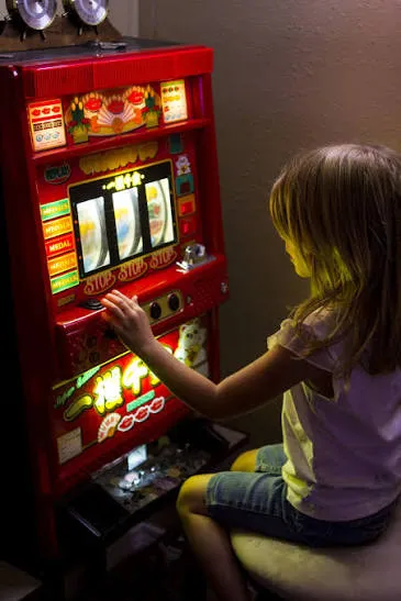 Small Win, Big Mistake: How a Little Luck Can Trick You Into Betting Way More Than You Should